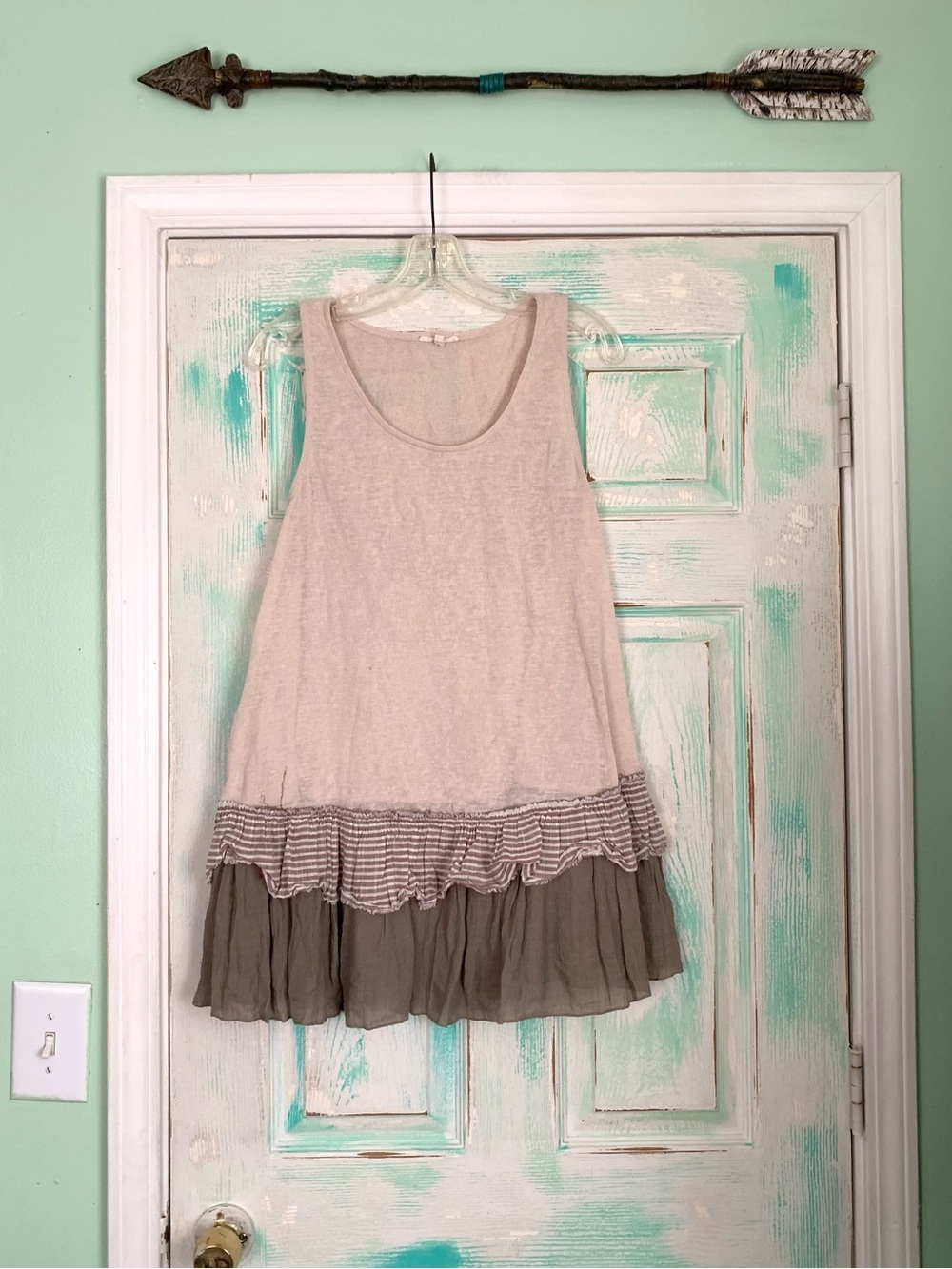 Easel Boutique Cream/Beige Ruffles Tier Layering Tank Size Medium